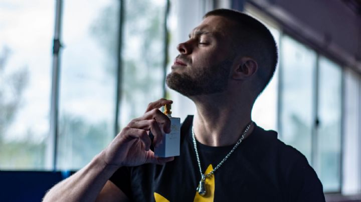 5 perfumes versátiles que puedes usar de día en la oficina y al salir del gimnasio para oler fresco