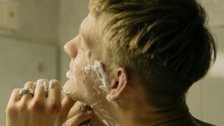 Afeitarse y ponerse loción es algo positivo para la piel