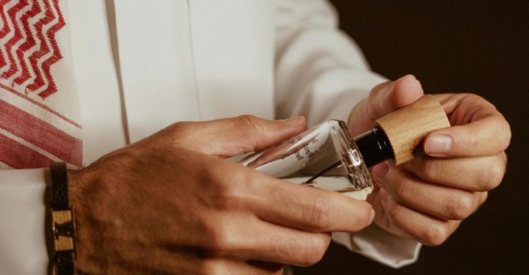 Los 5 perfumes de hombre baratos que serán tendencia en invierno 2024