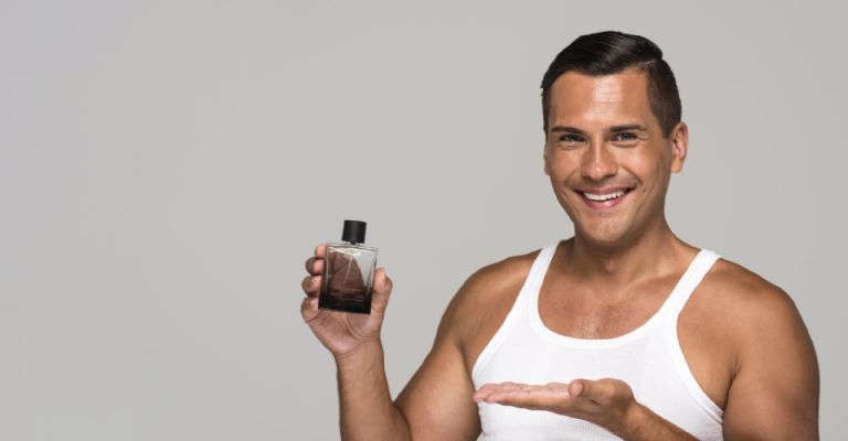 Perfumes intensos para hombre que son perfectos para usar de noche, según expertos