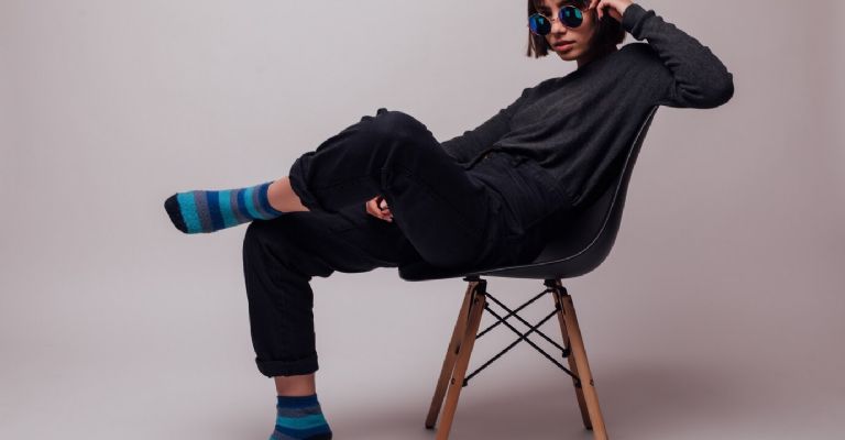 Las calcetas lisas son parte de la moda de otoño 2024.