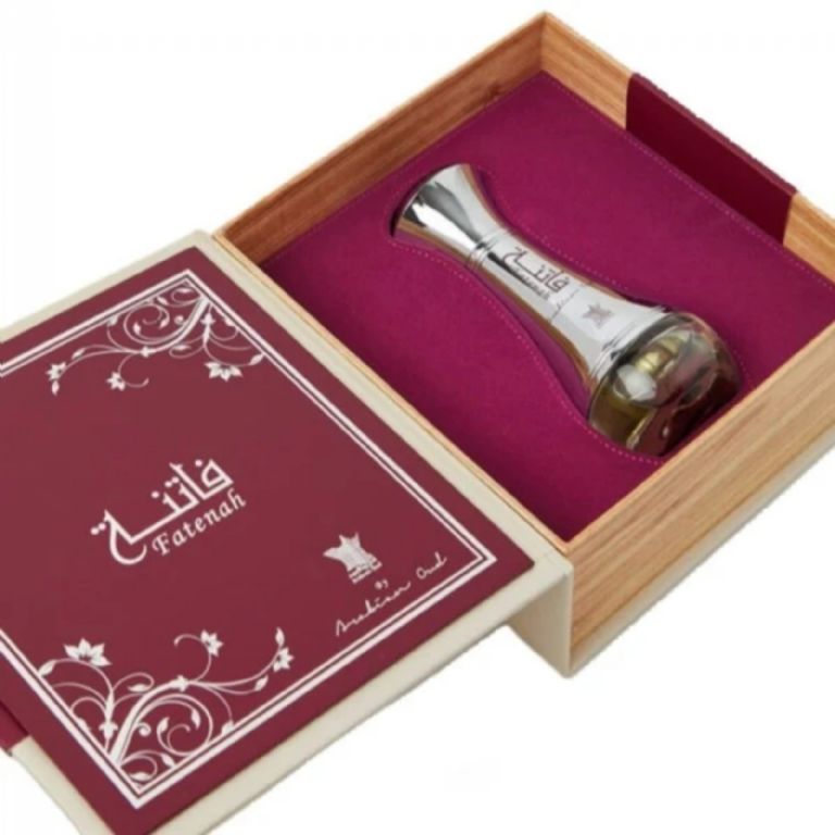 Arabian oud Fatenah es un perfume floral y afrutado