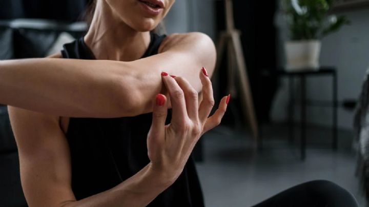 Tonifica tus brazos en 3 días con estos ejercicios desde la cama