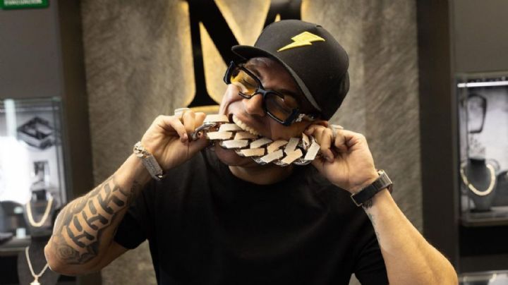 Eduin Caz estrena joya de más de 5 millones de pesos ¡Le puso rastreador por la delincuencia! VIDEO