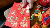 Foto ilustrativa de la nota titulada: Año Nuevo Chino: conoce el ritual del sobre rojo que debes hacer para recibir la serpiente