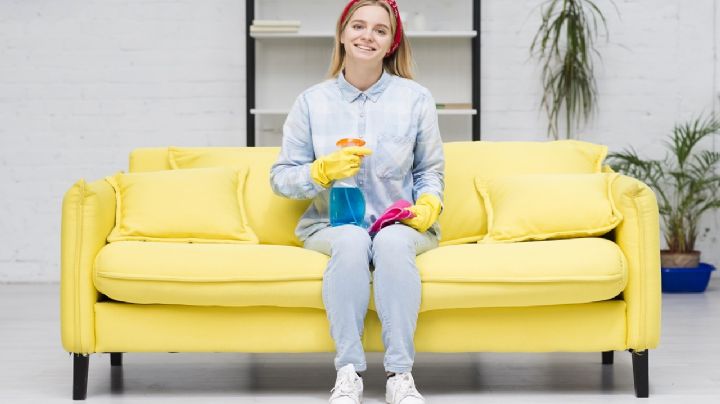 Paso a paso, así debes limpiar tu sofá de tela en pocos minutos