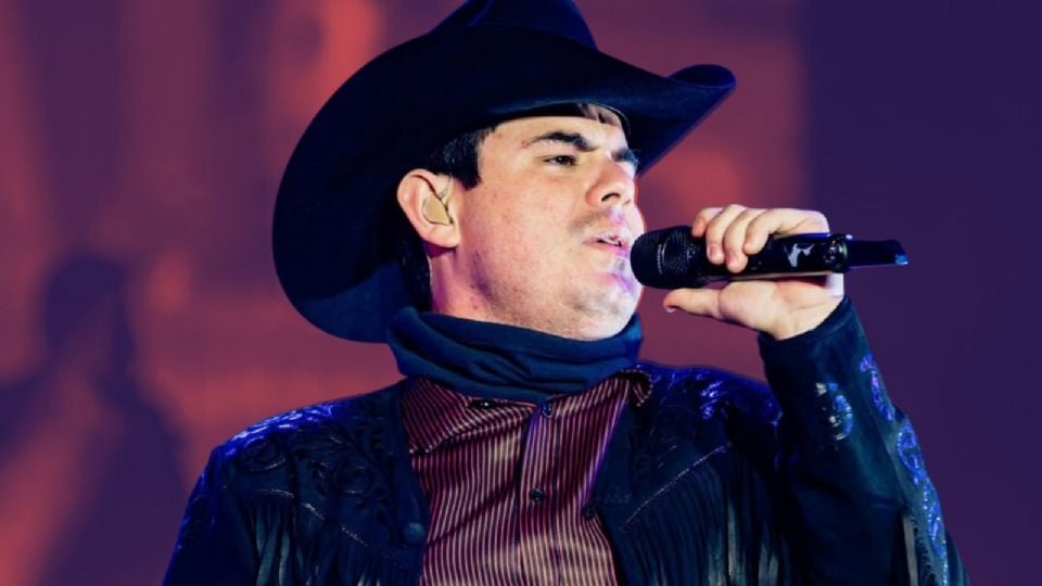 Alfredo Olivas El artista manchado de rojo que ya ha sufrido atentados en su contra