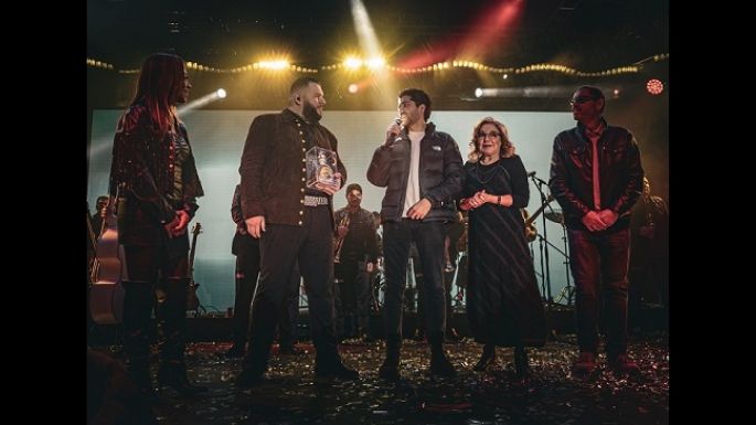 El Fantasma recibe galardón y rinde homenaje a José Alfredo Jiménez