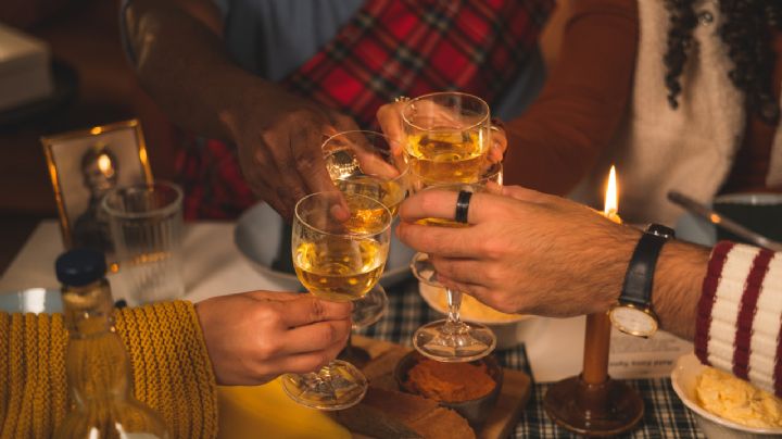 La fiesta de cumpleaños de Santa Fe Klan: Invitó a fans, con banda, sonidero y quema de toritos