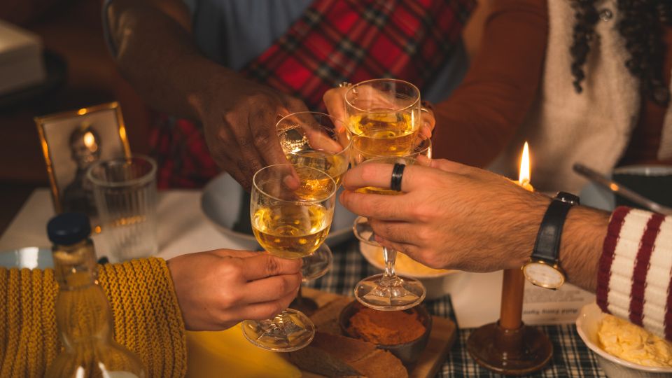 La fiesta de cumpleaños de Santa Fe Klan: Invitó a fans, con banda, sonidero y quema de toritos