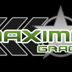 Christian Félix recibe presente por certificación de Oro de la RIAA