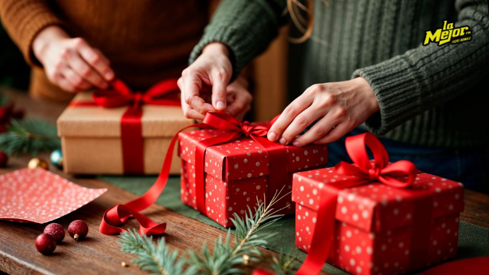 Descubre cinco perfumes ideales para regalar o usar en esta Navidad.