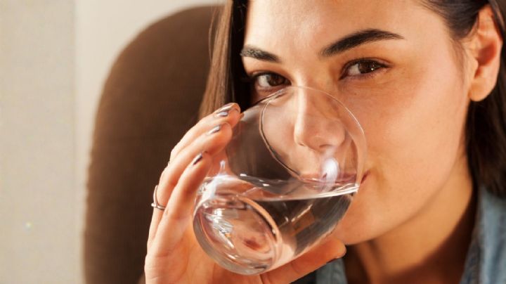 El ritual para energizar agua que miles de personas hacen el 1 de enero para atraer salud y abundancia