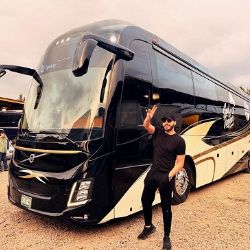 Saúl “El Jaguar” estrena nuevo autobús