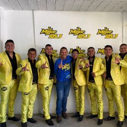 ¡Aquí nomás! La Mejor 105.3 FM y La Mera Ley