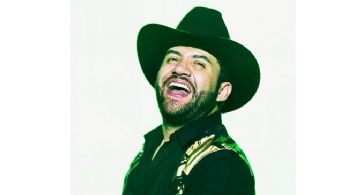 Luis R Conriquez triunfa en El Salvador y Guatemala