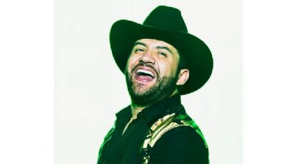 Luis R Conriquez triunfa en El Salvador y Guatemala