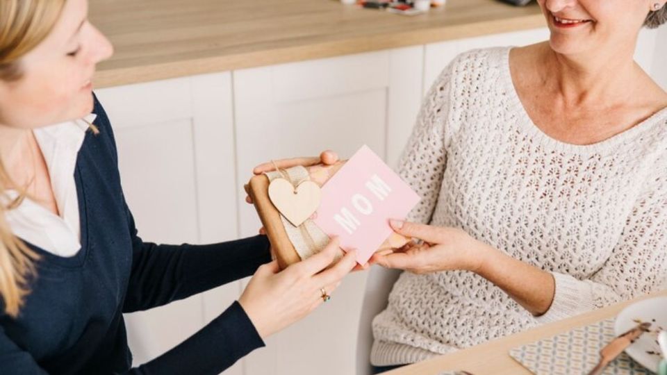 Los perfumes son un regalo clásico y atemporal que permite expresar cariño.