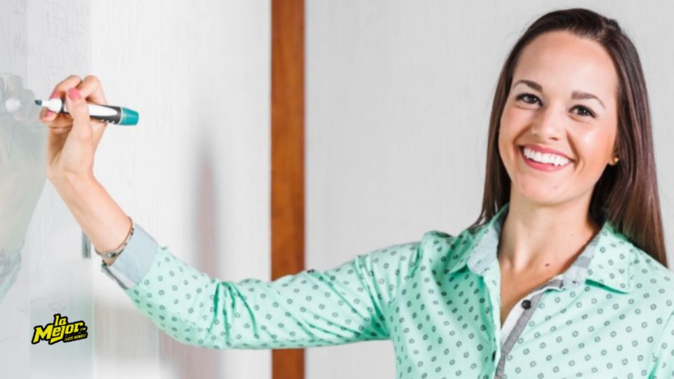 Si quieres saber porque se festeja el día del maestro el 15 de mayo, esta nota es para ti.