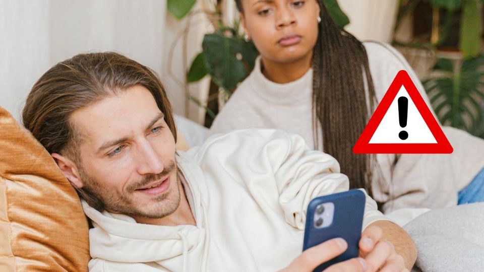 El celular es un espacio personal que contiene información sensible. La revisión sin consentimiento puede interpretarse como una invasión a la privacidad