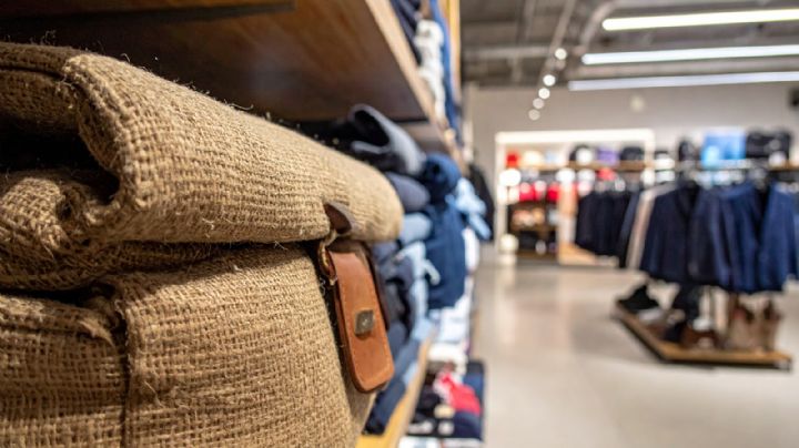 El escondido outlet de CDMX con ropa de hombre que vende camisas por menos de 50 pesos