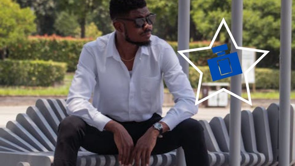 Este perfume, además de la practicidad, la larga duración contribuye a que se fusione con la química de la piel, creando una firma olfativa única para cada individuo