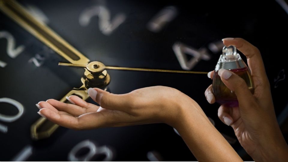 Descubre por qué algunos perfumes duran más.