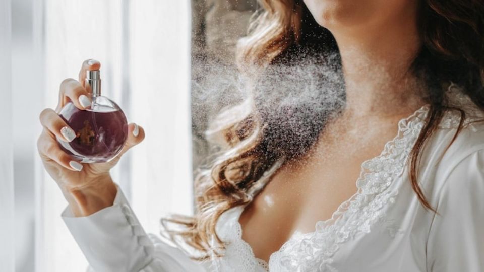 ¿Tu perfume no dura en verano? Este truco sencillo puede cambiar tu rutina.