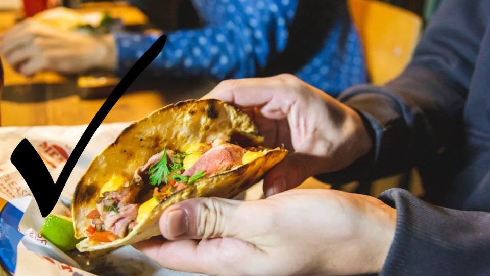 El reconocimiento de los tacos de canasta por parte de la Guía Michelin representa un momento significativo para la gastronomía callejera de México