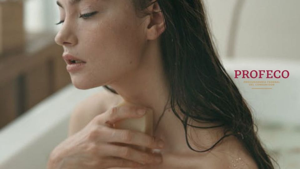 La clave del éxito de este jabón radica en su composición natural, libre de aditivos químicos agresivos que puedan resecar o irritar la piel