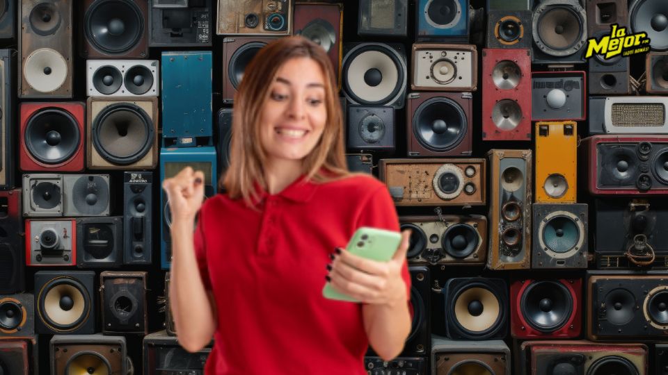 Transforma lo vintage en moderno con este ingenioso dispositivo que enlaza tu celular con altavoces antiguos.