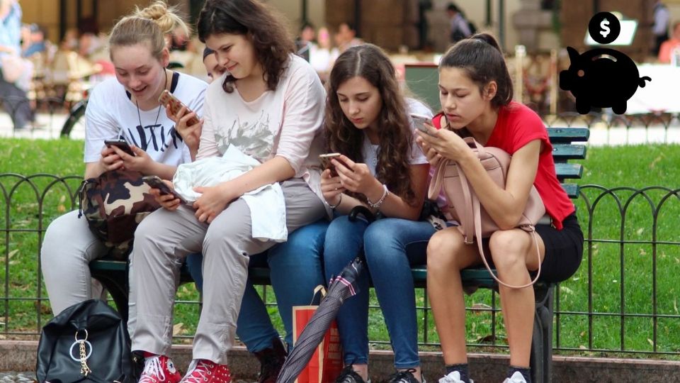 Este smartphone se posiciona como una opción premium que destaca por su diseño delgado y características de última generación