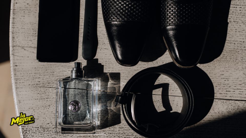 Descubre cuáles son las fragancias masculinas que conquistan por su estilo, personalidad y elegancia.

