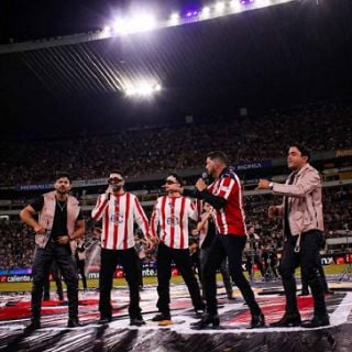 Los Parras y Luis Ángel “El Flaco” hicieron vibrar el Estadio Jalisco